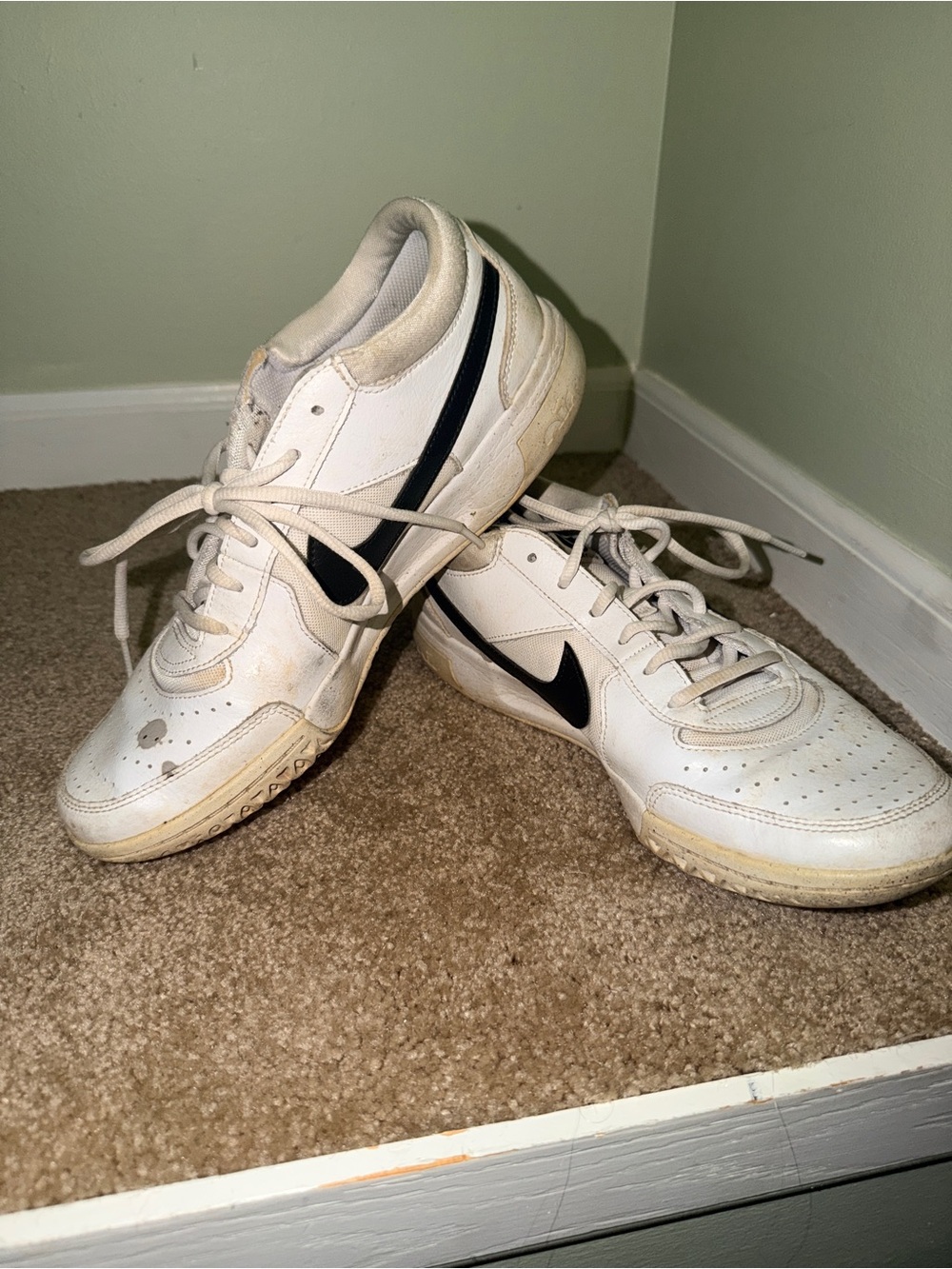 Nike Men’s White and Black Leather Court Shoes size 9